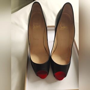 Christian Louboutin Very Privé 120 Peep-Toe Patent Leather Pumps size 9.5